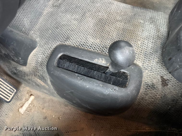 image for item DW6512 2004 Chevrolet Silverado 1500 pickup truck