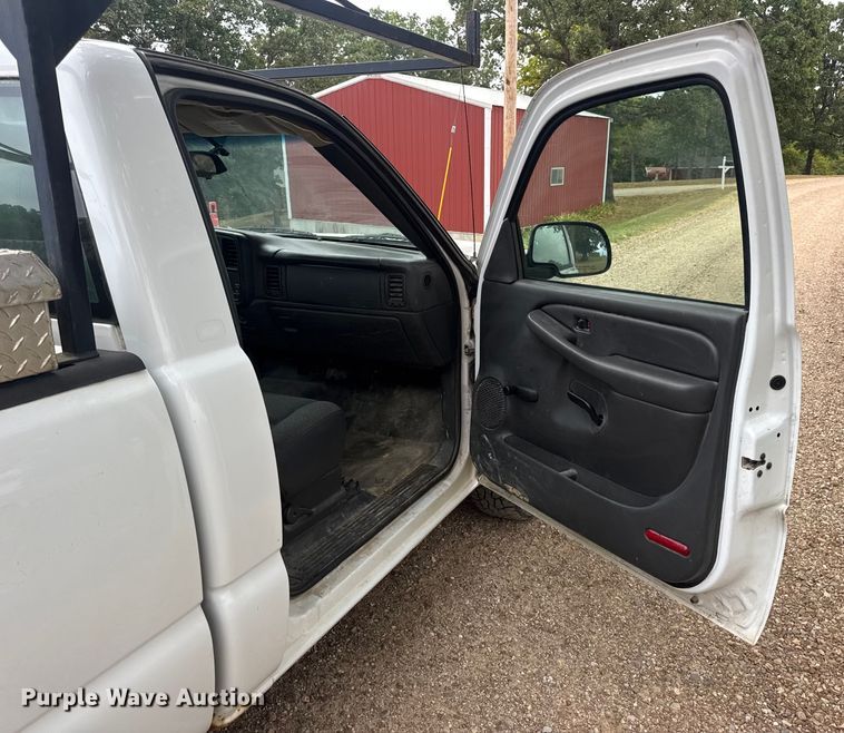 image for item DW6512 2004 Chevrolet Silverado 1500 pickup truck