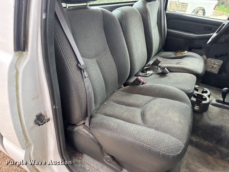 image for item DW6512 2004 Chevrolet Silverado 1500 pickup truck