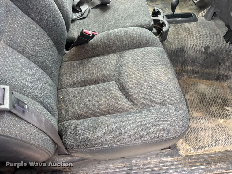 image for item DW6512 2004 Chevrolet Silverado 1500 pickup truck