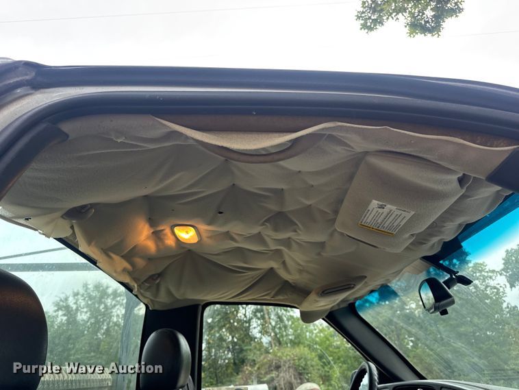 image for item DW6512 2004 Chevrolet Silverado 1500 pickup truck