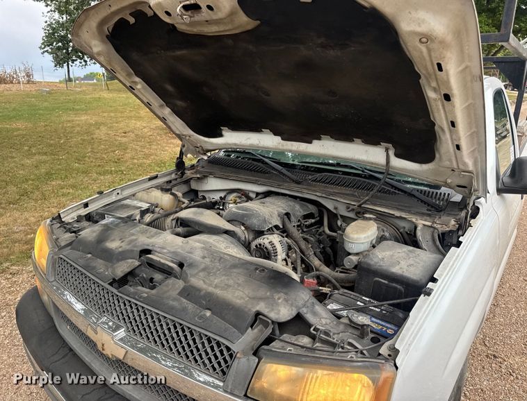 image for item DW6512 2004 Chevrolet Silverado 1500 pickup truck