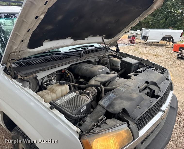 image for item DW6512 2004 Chevrolet Silverado 1500 pickup truck