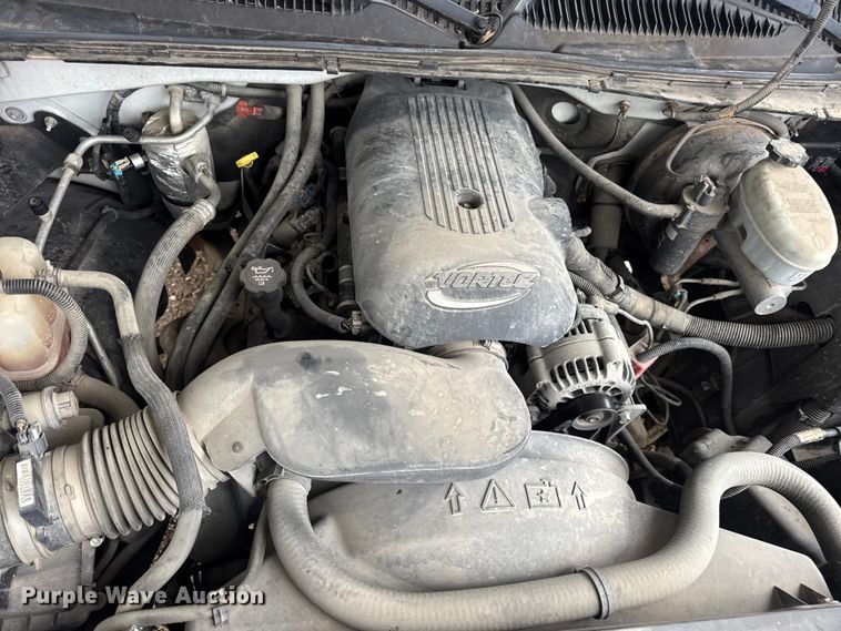 image for item DW6512 2004 Chevrolet Silverado 1500 pickup truck