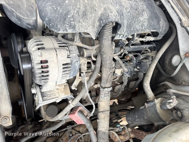 image for item DW6512 2004 Chevrolet Silverado 1500 pickup truck