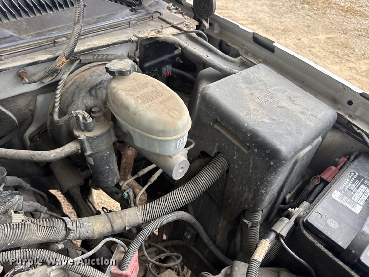 image for item DW6512 2004 Chevrolet Silverado 1500 pickup truck