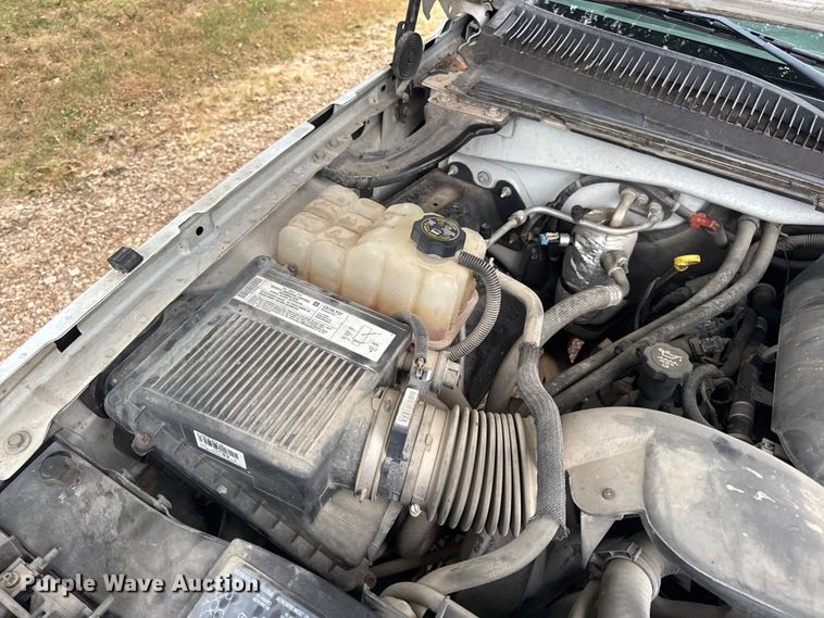 image for item DW6512 2004 Chevrolet Silverado 1500 pickup truck