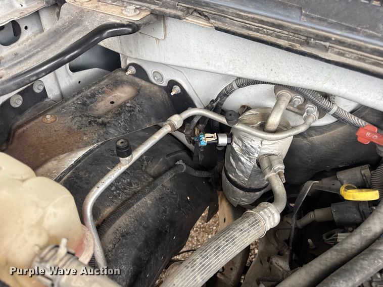 image for item DW6512 2004 Chevrolet Silverado 1500 pickup truck