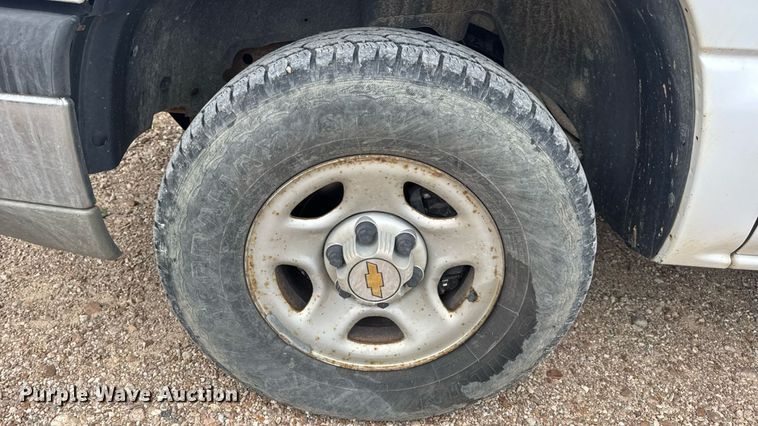 image for item DW6512 2004 Chevrolet Silverado 1500 pickup truck