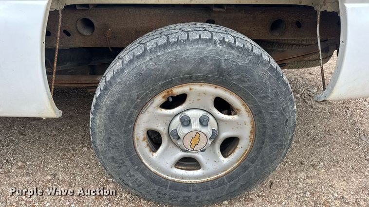image for item DW6512 2004 Chevrolet Silverado 1500 pickup truck