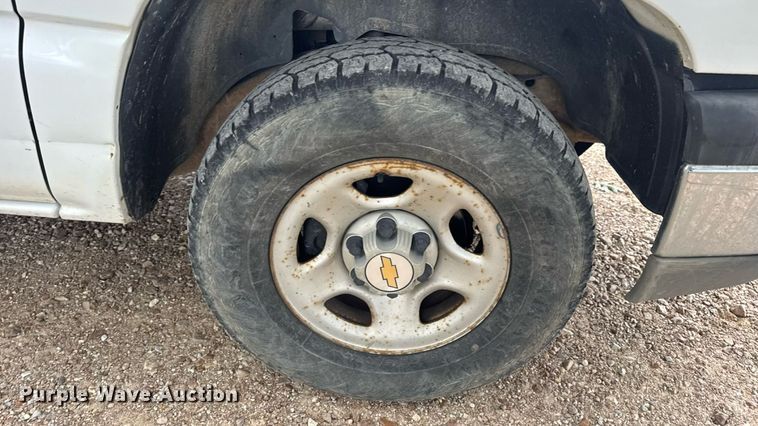 image for item DW6512 2004 Chevrolet Silverado 1500 pickup truck