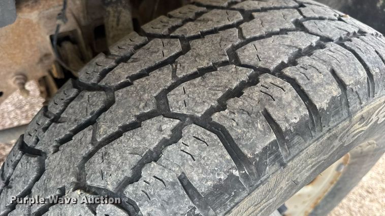 image for item DW6512 2004 Chevrolet Silverado 1500 pickup truck