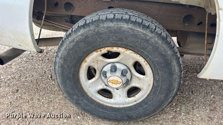 image for item DW6512 2004 Chevrolet Silverado 1500 pickup truck