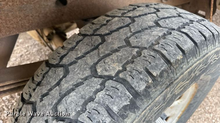 image for item DW6512 2004 Chevrolet Silverado 1500 pickup truck