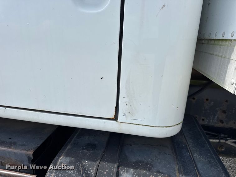 image for item DW6553 1995 International  4700 box truck