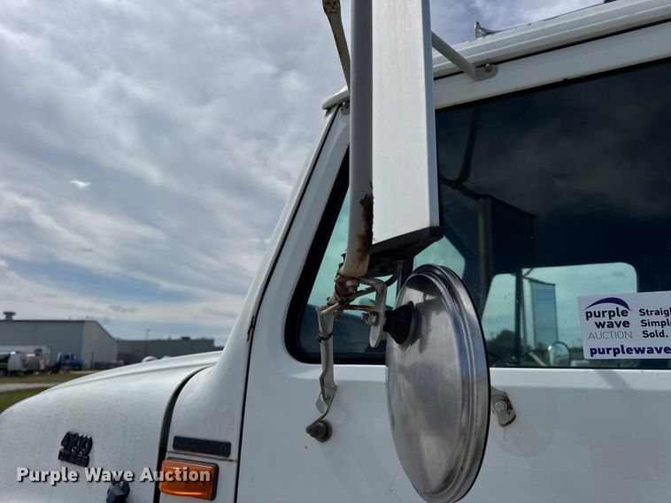 image for item DW6553 1995 International  4700 box truck