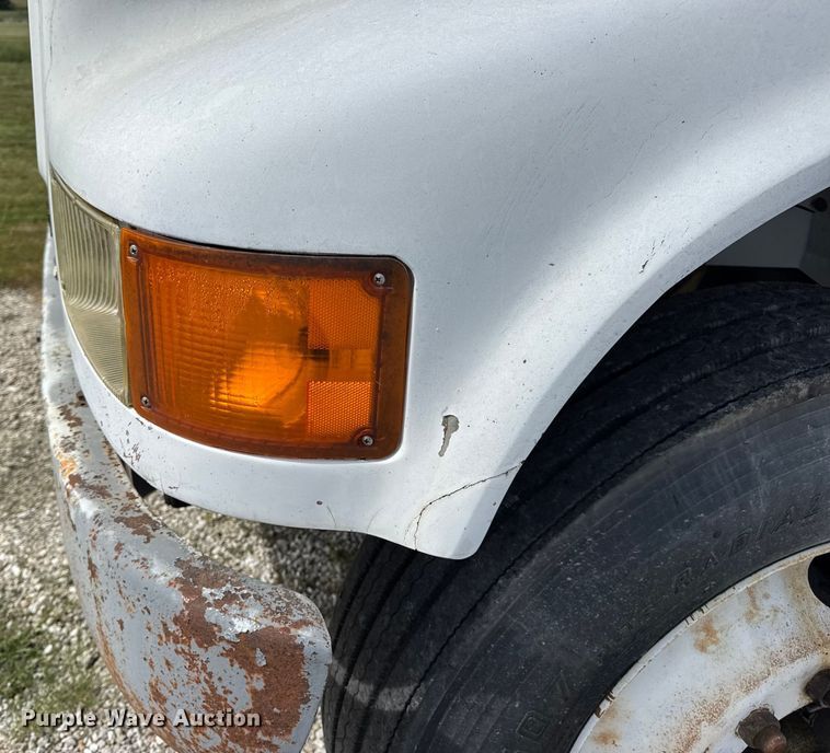 image for item DW6553 1995 International  4700 box truck