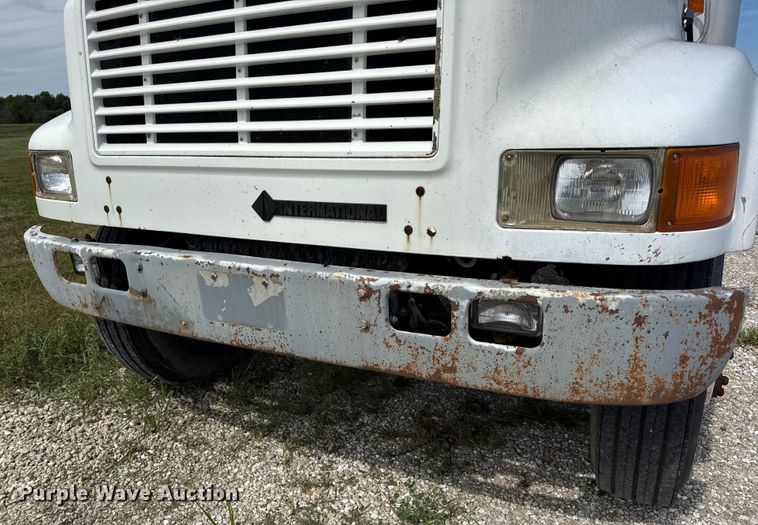 image for item DW6553 1995 International  4700 box truck