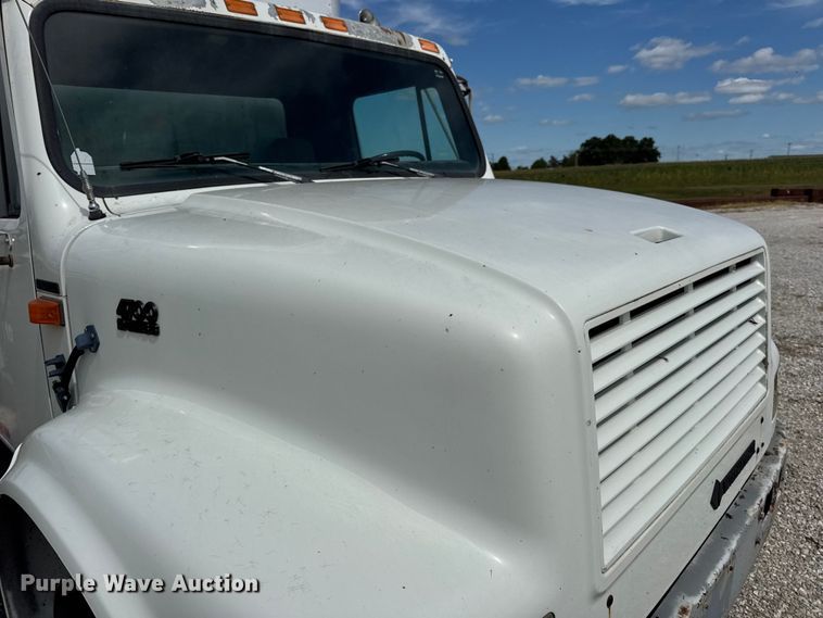 image for item DW6553 1995 International  4700 box truck
