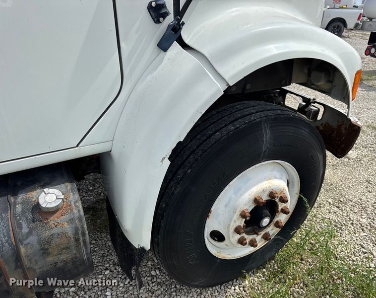 image for item DW6553 1995 International  4700 box truck