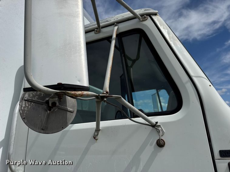 image for item DW6553 1995 International  4700 box truck