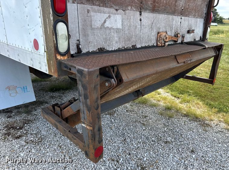 image for item DW6553 1995 International  4700 box truck