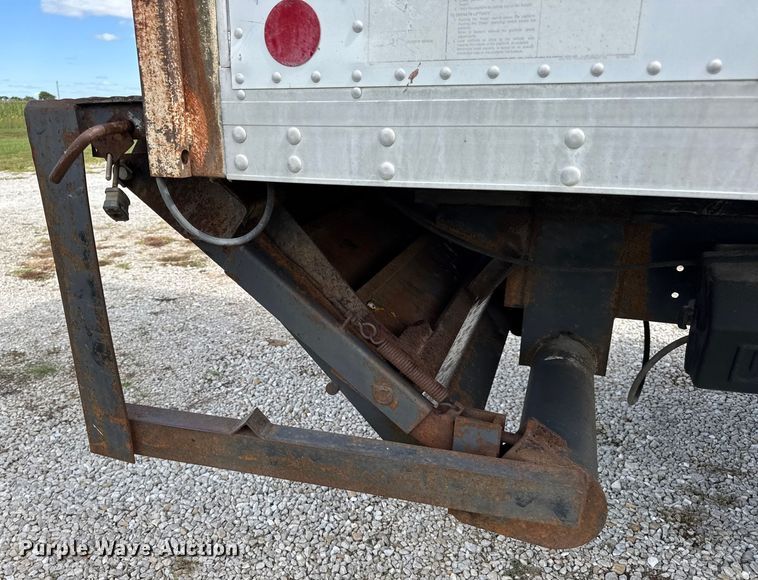 image for item DW6553 1995 International  4700 box truck