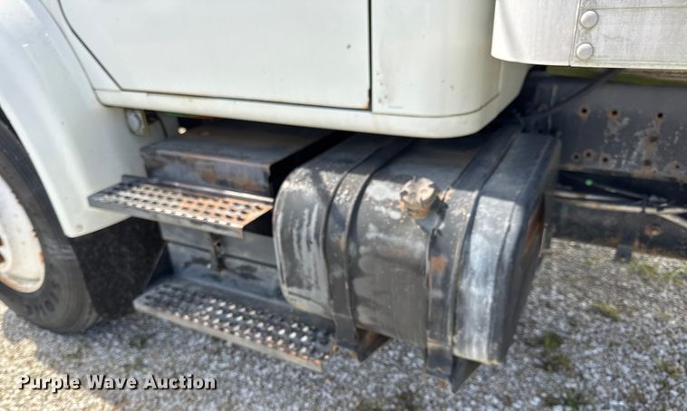 image for item DW6553 1995 International  4700 box truck