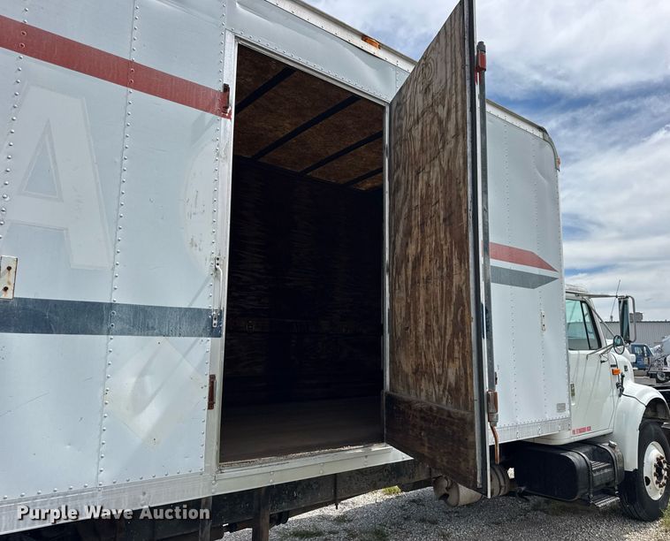 image for item DW6553 1995 International  4700 box truck