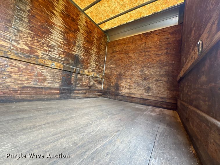 image for item DW6553 1995 International  4700 box truck