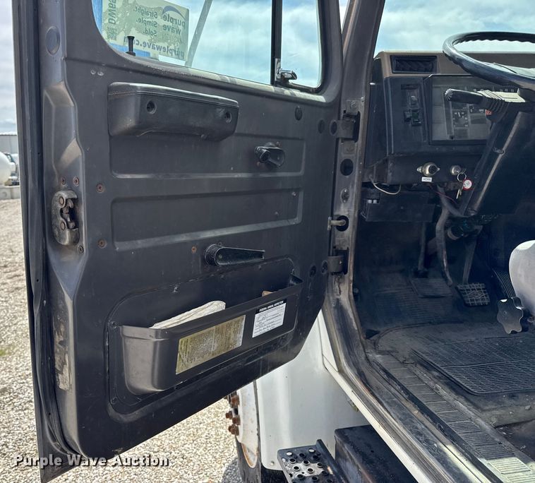 image for item DW6553 1995 International  4700 box truck