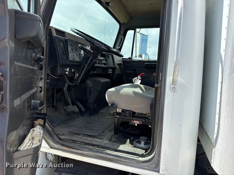 image for item DW6553 1995 International  4700 box truck