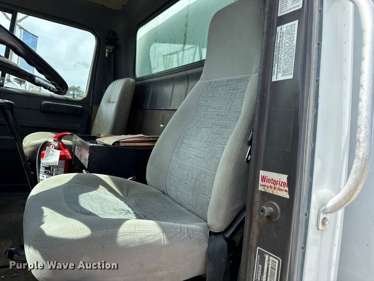 image for item DW6553 1995 International  4700 box truck