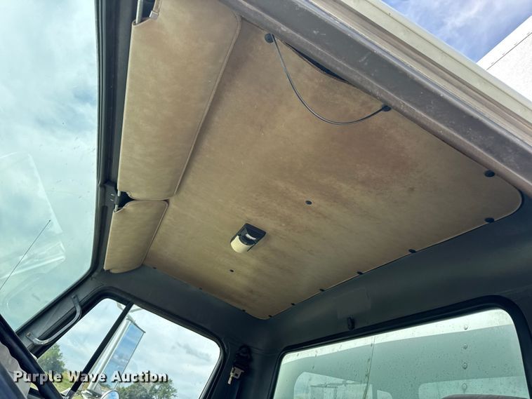 image for item DW6553 1995 International  4700 box truck