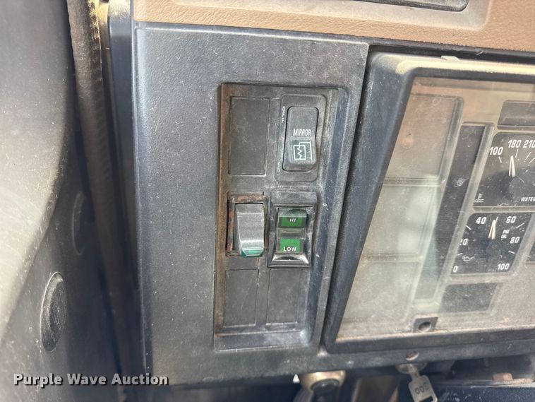 image for item DW6553 1995 International  4700 box truck