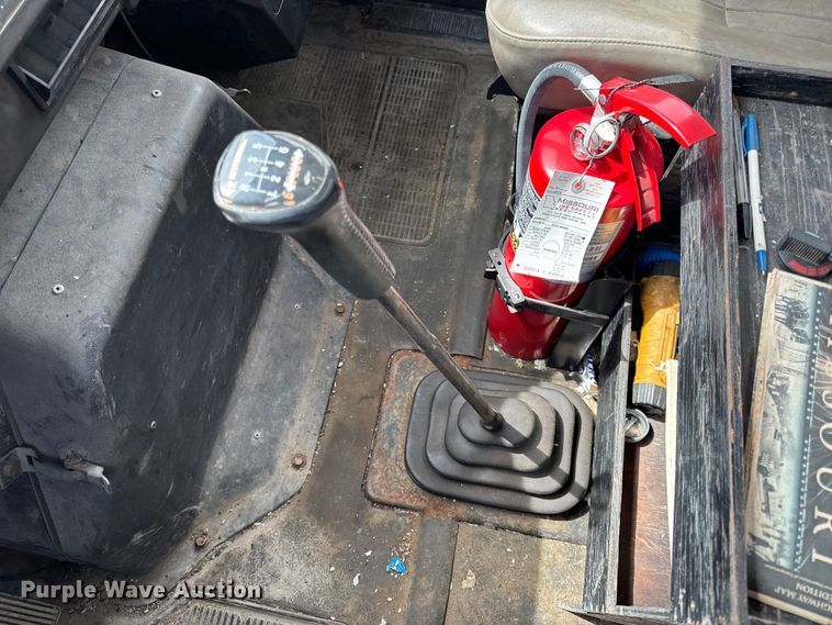 image for item DW6553 1995 International  4700 box truck