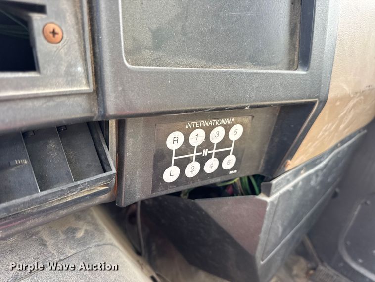 image for item DW6553 1995 International  4700 box truck