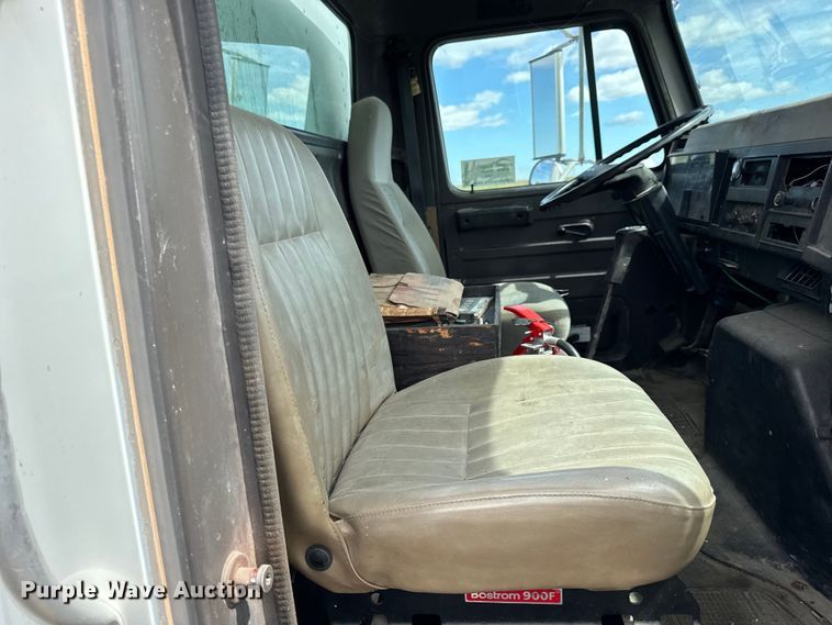 image for item DW6553 1995 International  4700 box truck