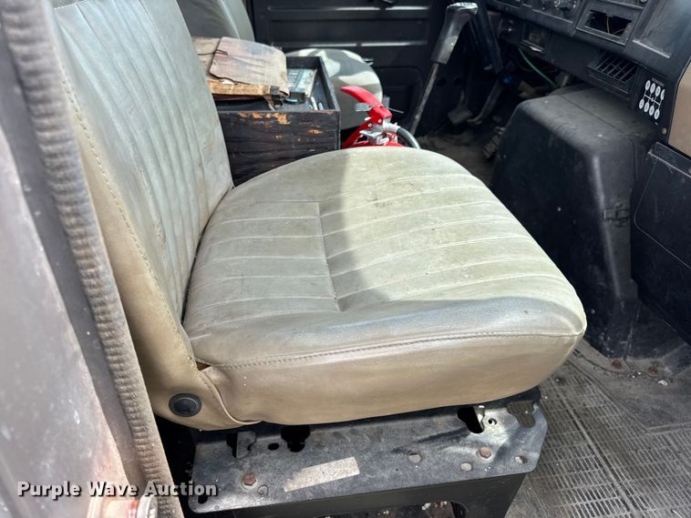 image for item DW6553 1995 International  4700 box truck