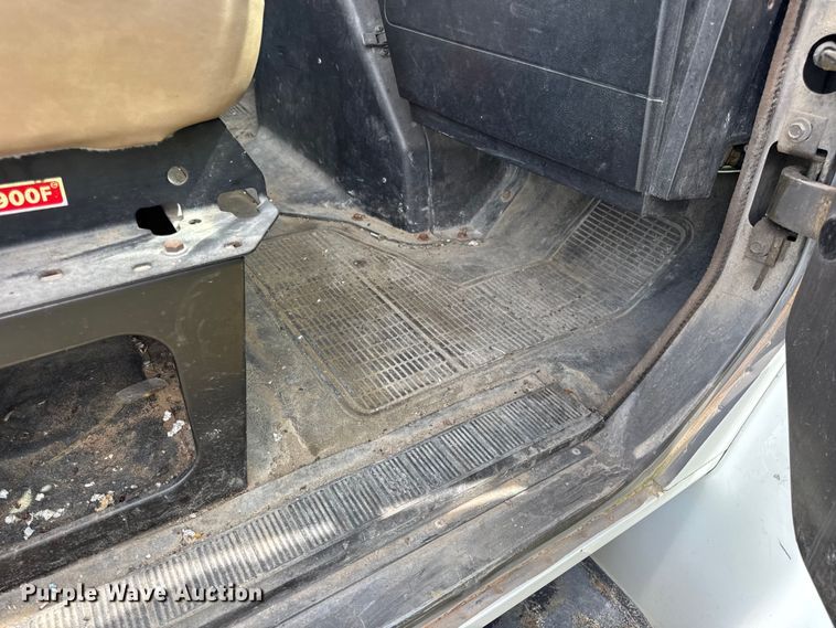 image for item DW6553 1995 International  4700 box truck