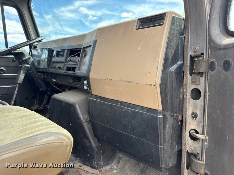 image for item DW6553 1995 International  4700 box truck