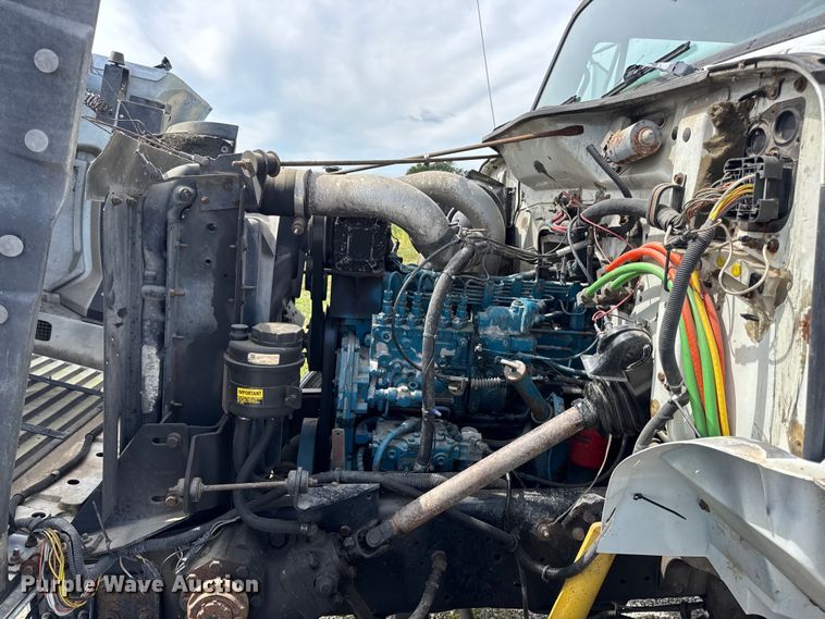 image for item DW6553 1995 International  4700 box truck