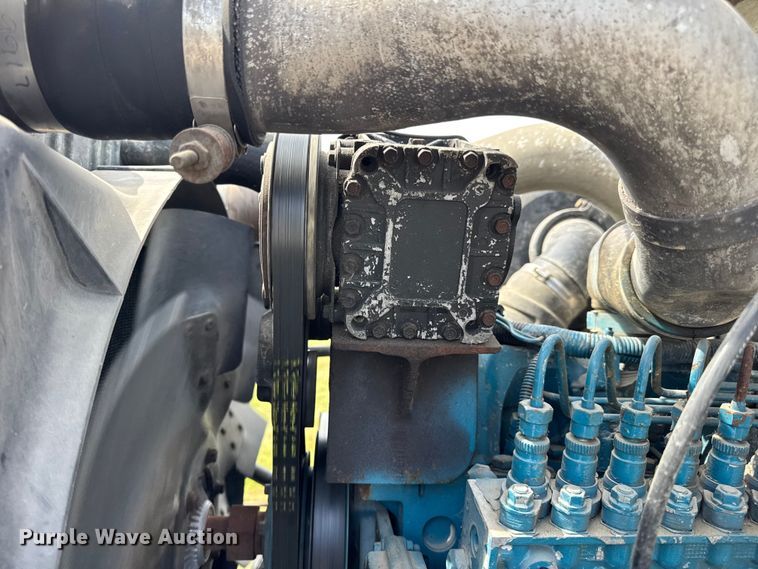 image for item DW6553 1995 International  4700 box truck