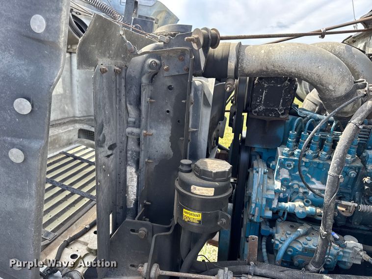 image for item DW6553 1995 International  4700 box truck