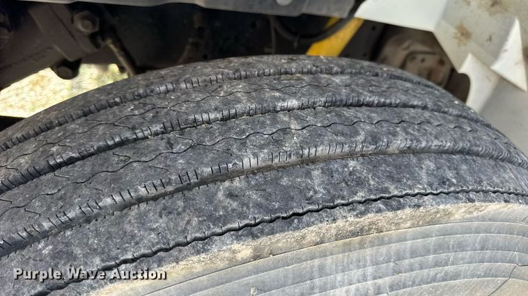 image for item DW6553 1995 International  4700 box truck