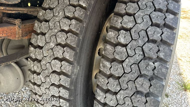 image for item DW6553 1995 International  4700 box truck