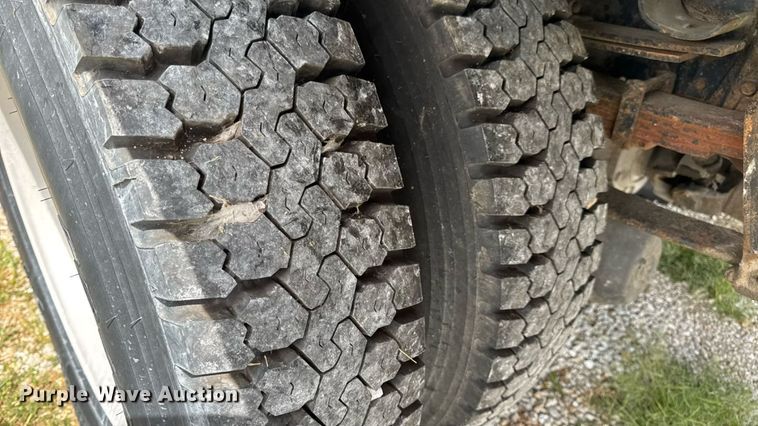 image for item DW6553 1995 International  4700 box truck