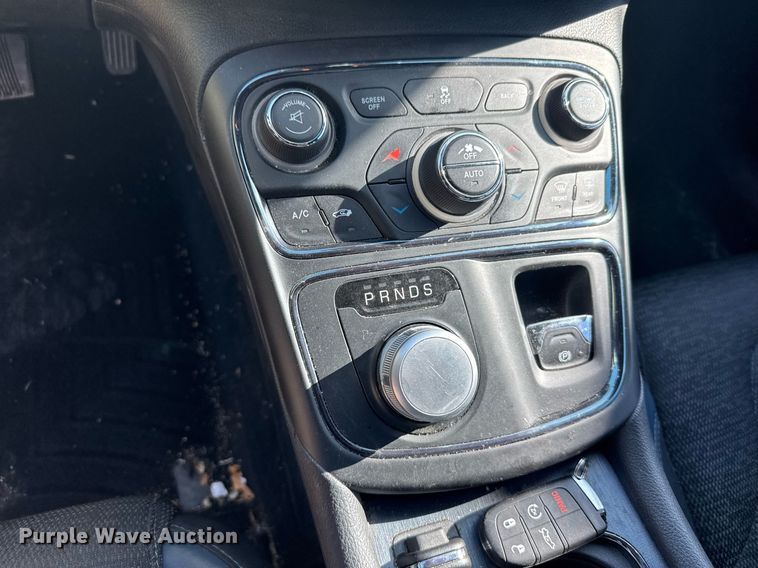 image for item DX3894 2016 Chrysler 200 S 