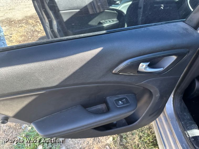 image for item DX3894 2016 Chrysler 200 S 