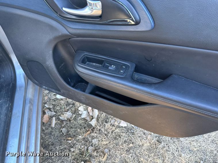 image for item DX3894 2016 Chrysler 200 S 